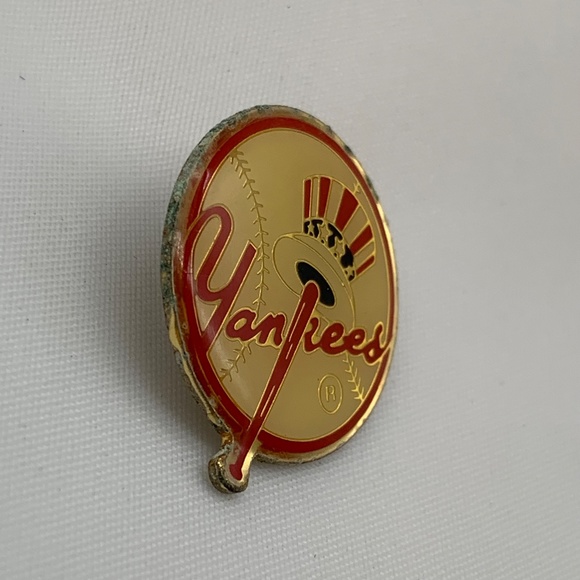 Vintage 90s MLB New York Yankees Retro Logo Collectible Lapel Pin - Picture 2 of 11